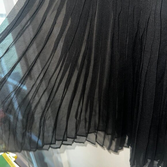 Kimchi & Blue Women's Black Pleated Chiffon Mini Skirt Size M - Picture 2 of 4